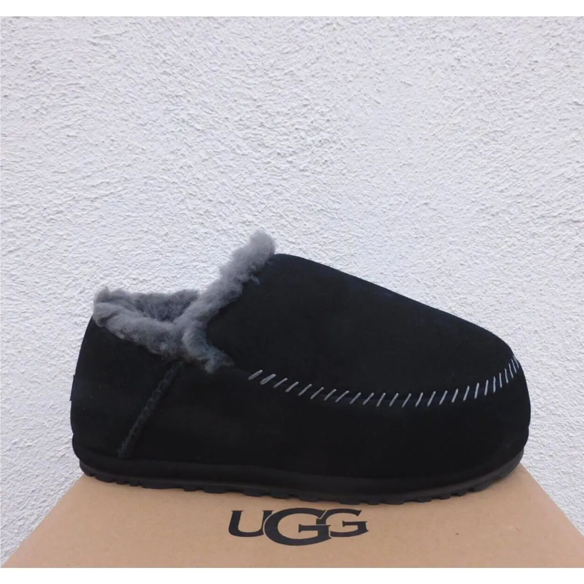 UGG shoes - Black (UPC: 197634334769) 0