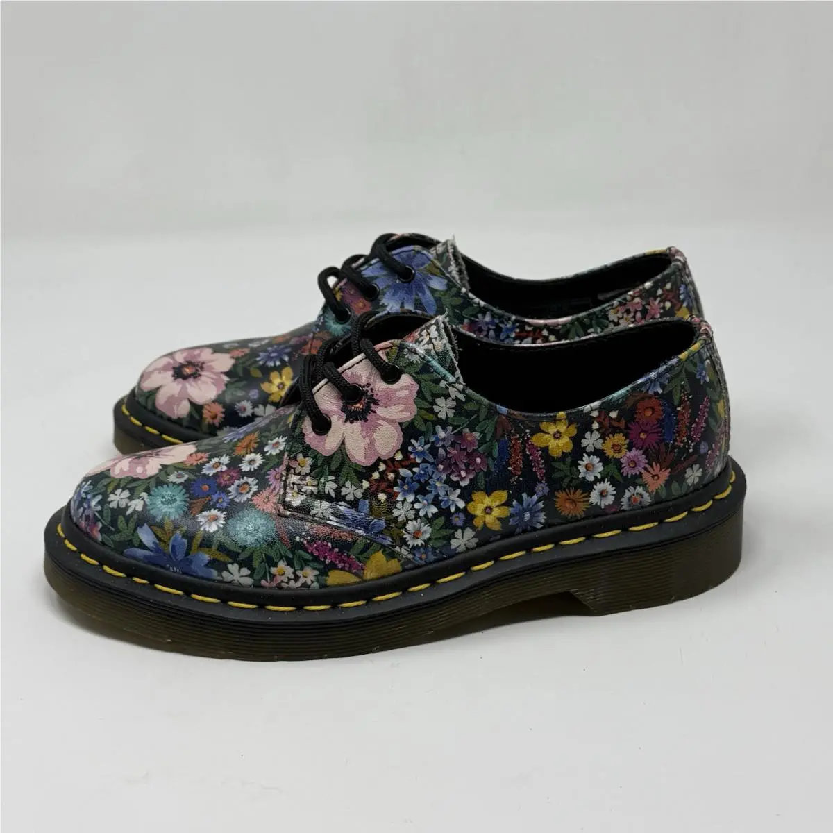 Dr. Martens shoes - Dr. Martens Lester - Martens Lester - Multicolor (UPC: 0883985666382) 1