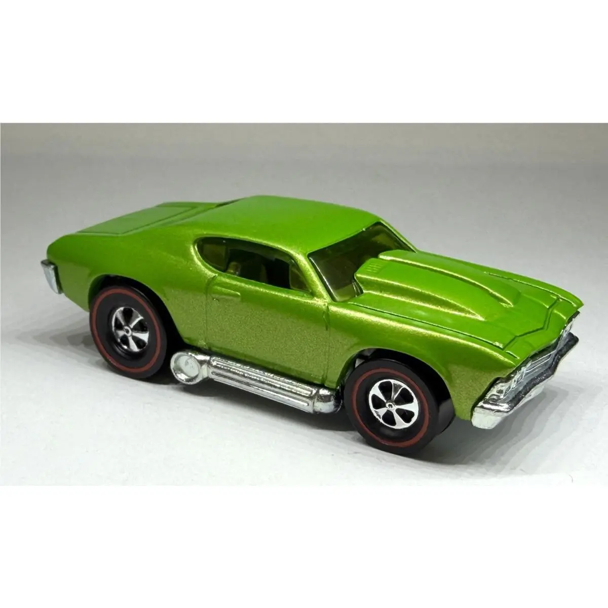 Hot Wheels Custom Made Redline 69 Chevy Chevelle Diecast Metallic Paint