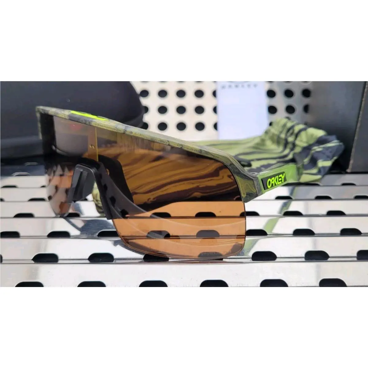 Oakley Sutro Lite 9463-5739 Sunglasses Chrysalis Collection W/prizm Bronze