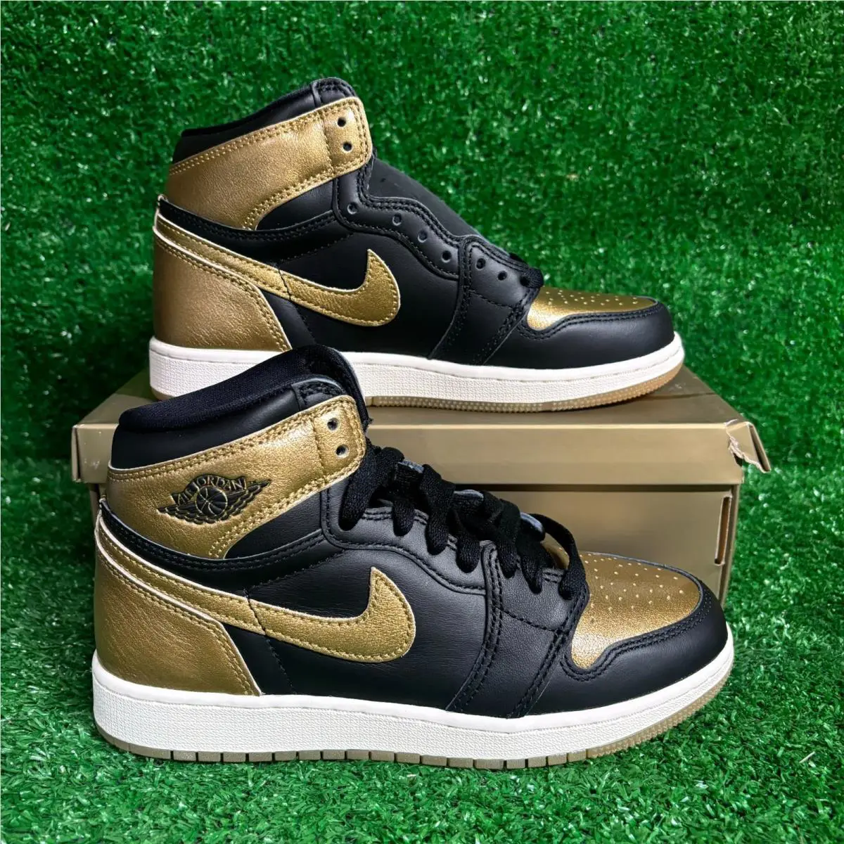 Nike shoes - Air Jordan 1 - Air - Black 4