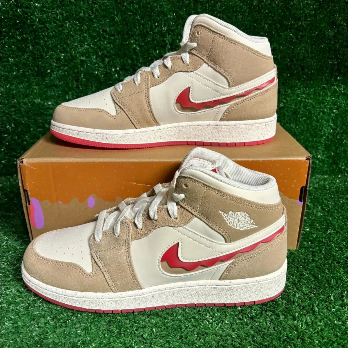 Nike shoes - Air Jordan 1 Mid SE - Beige 0