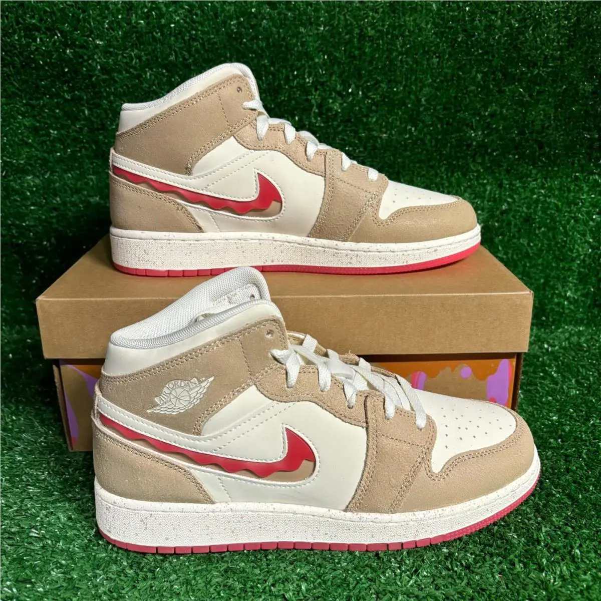 Nike shoes - Air Jordan 1 Mid SE - Beige 4