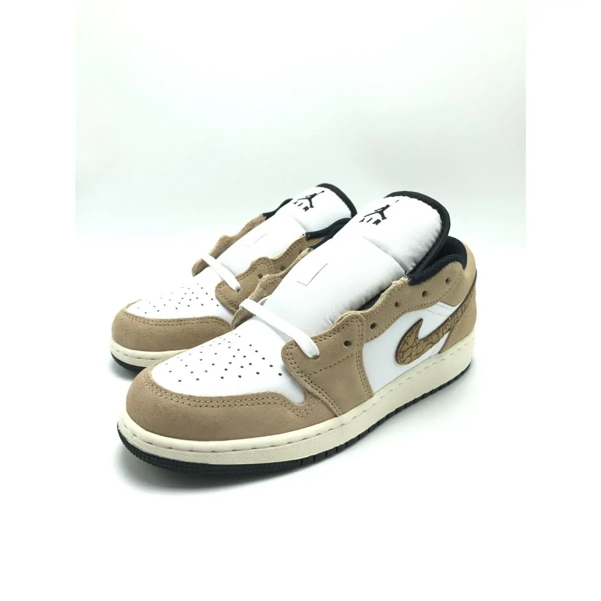 Nike shoes - Air Jordan 1 Low SE - Brown 2