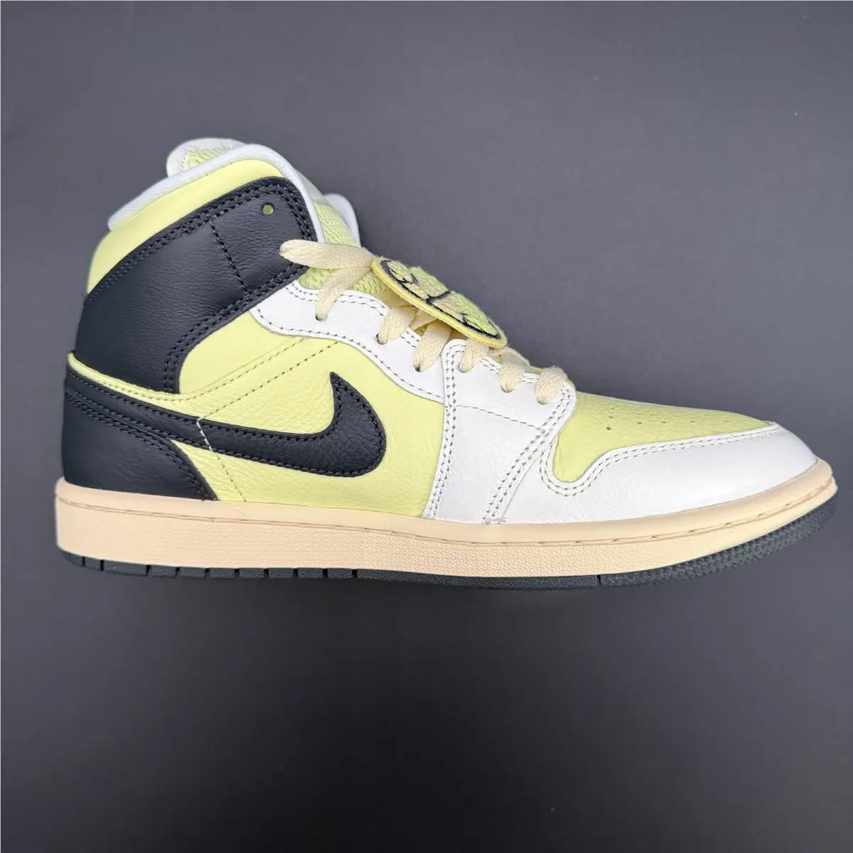 Nike shoes - Air Jordan 1 Mid SE - HQ3008-130 - Sail/Luminous Green/Anthracite 1