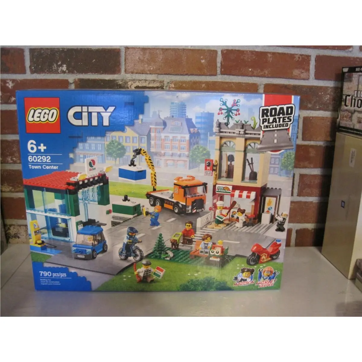 2021 Lego City 60292 Town Center 790 Pieces Road Plates Included--new