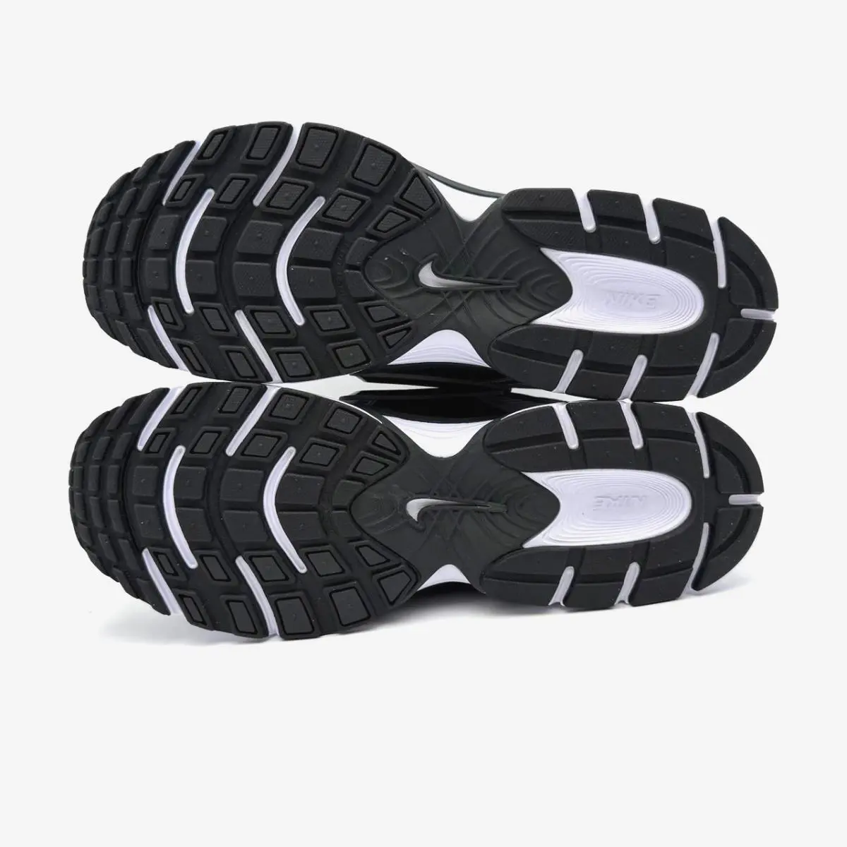 Nike shoes - Nike V5 RNR - RNR - HJ5228- 004 - Black (UPC: 198480901440) 3