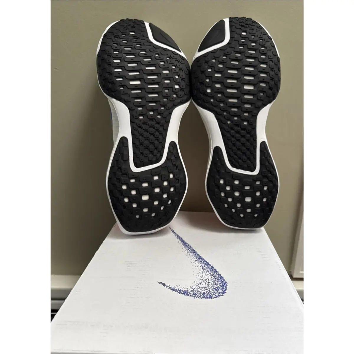 Nike shoes - White (UPC: 0197597231020) 8
