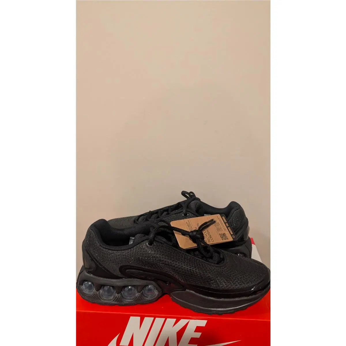 Nike shoes - Black (UPC: 091202750923) 0