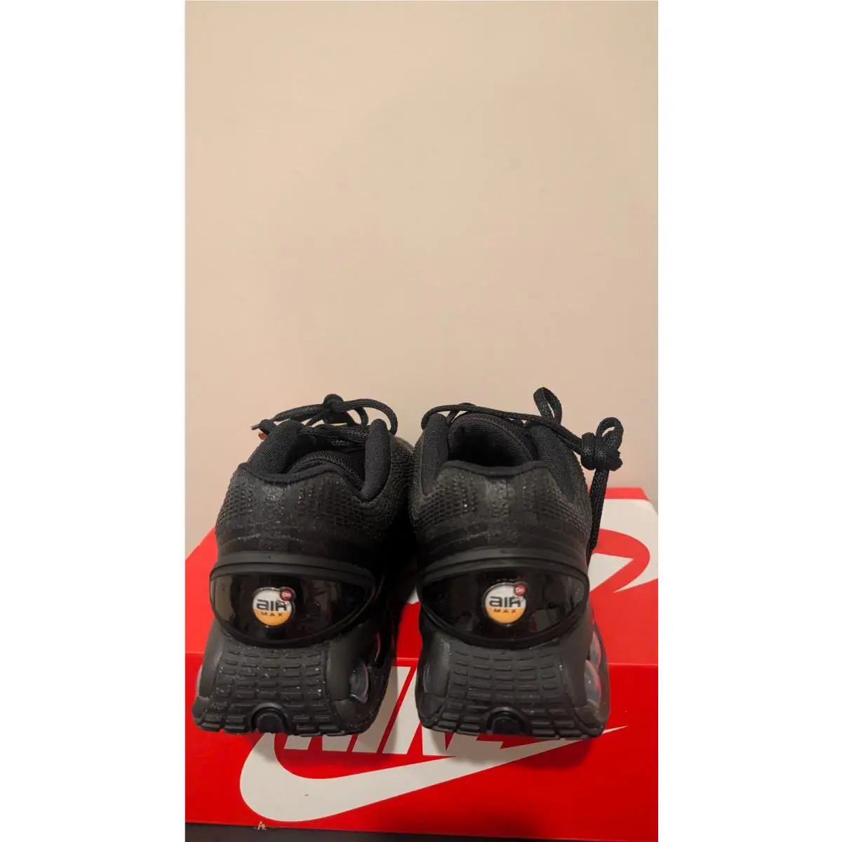 Nike shoes - Black (UPC: 091202750923) 1