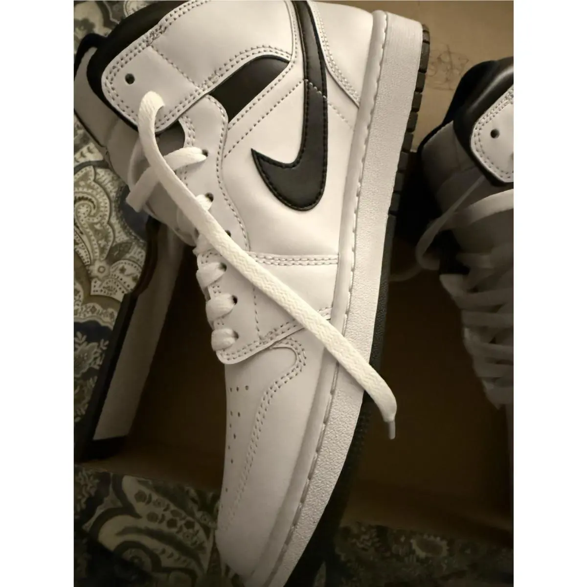 Nike shoes - Air Jordan 1 Mid - Air Mid - White 3