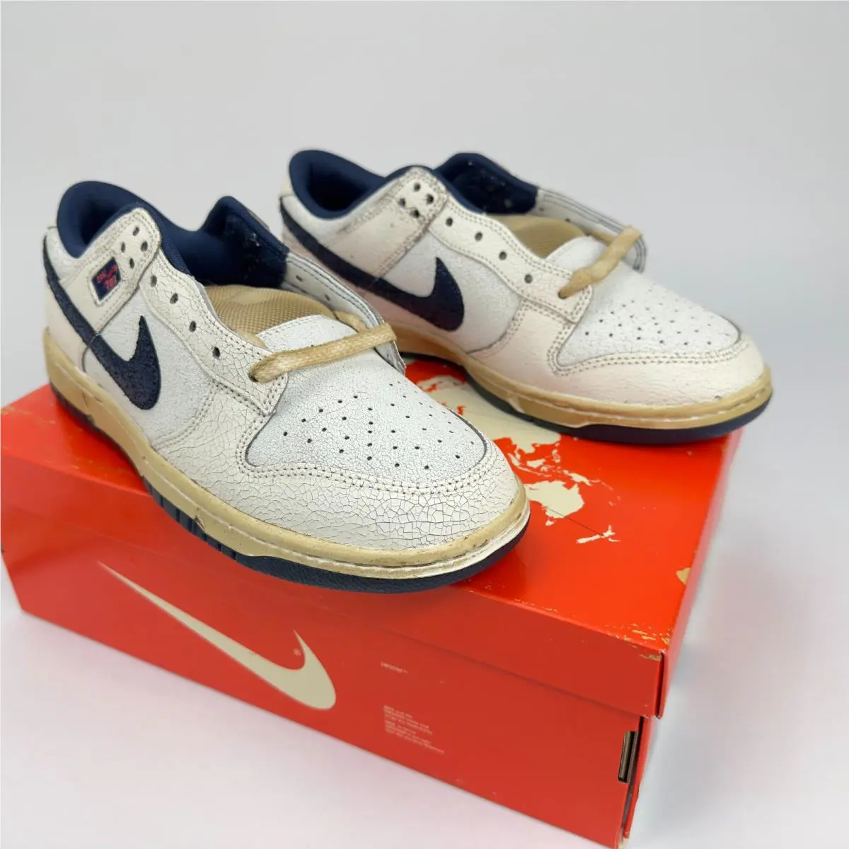 Nike shoes - White (UPC: 198726664955) 0
