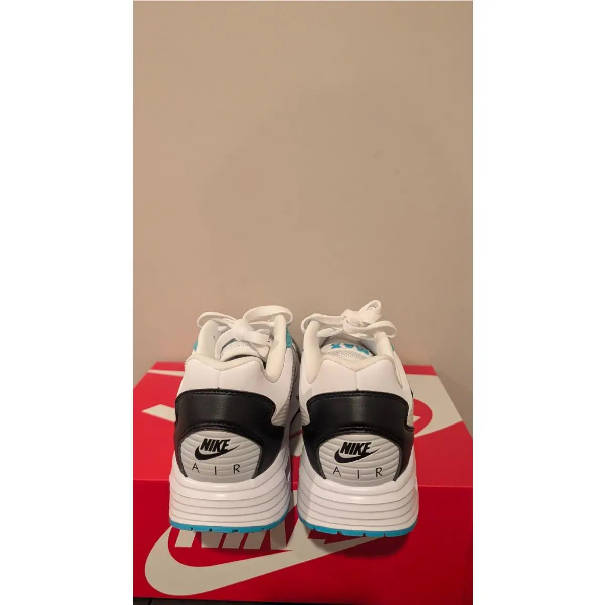 Nike shoes - White (UPC: 091202750923) 1
