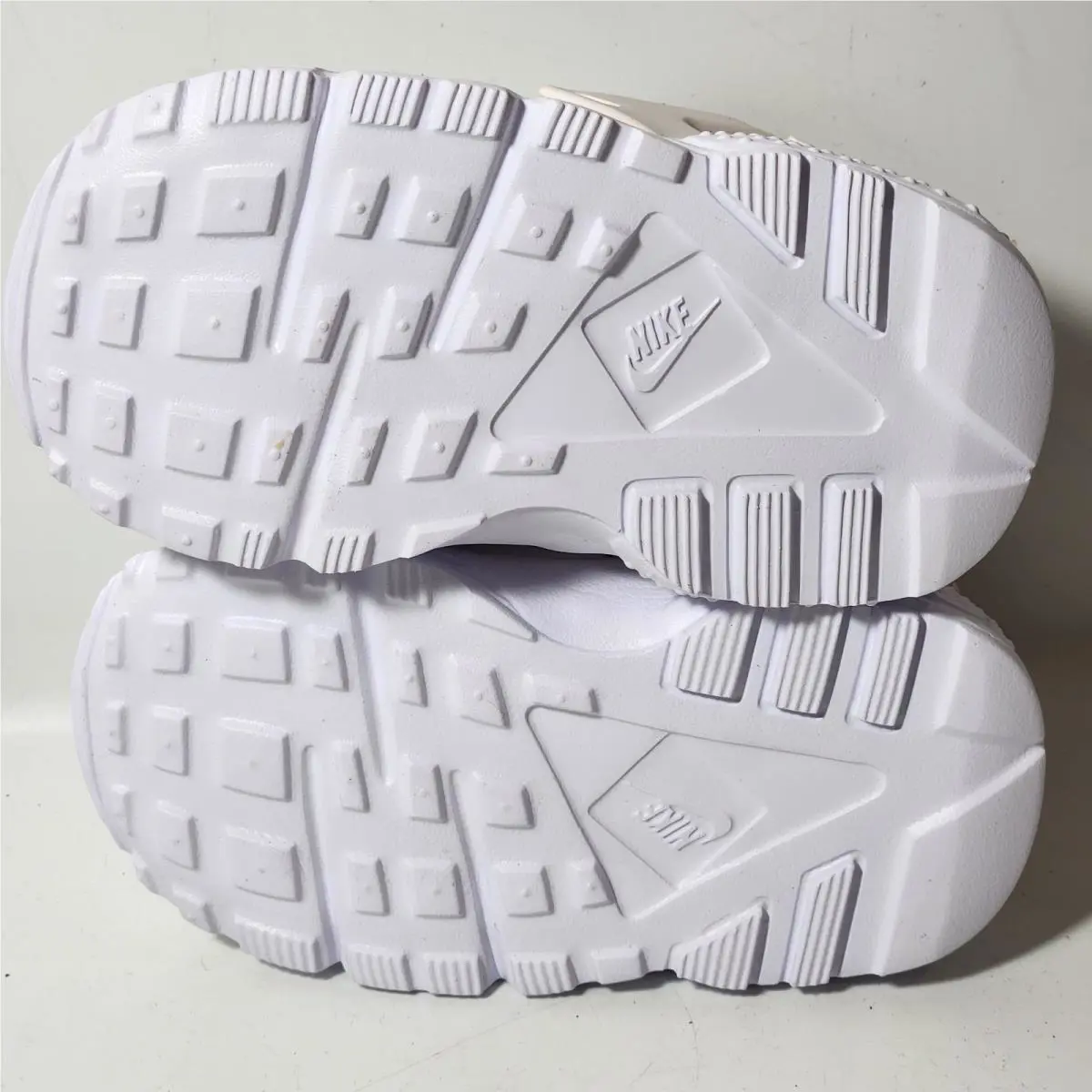 Nike shoes - Nike Huarache Run - Huarache Run - White (UPC: 0826215529989) 6