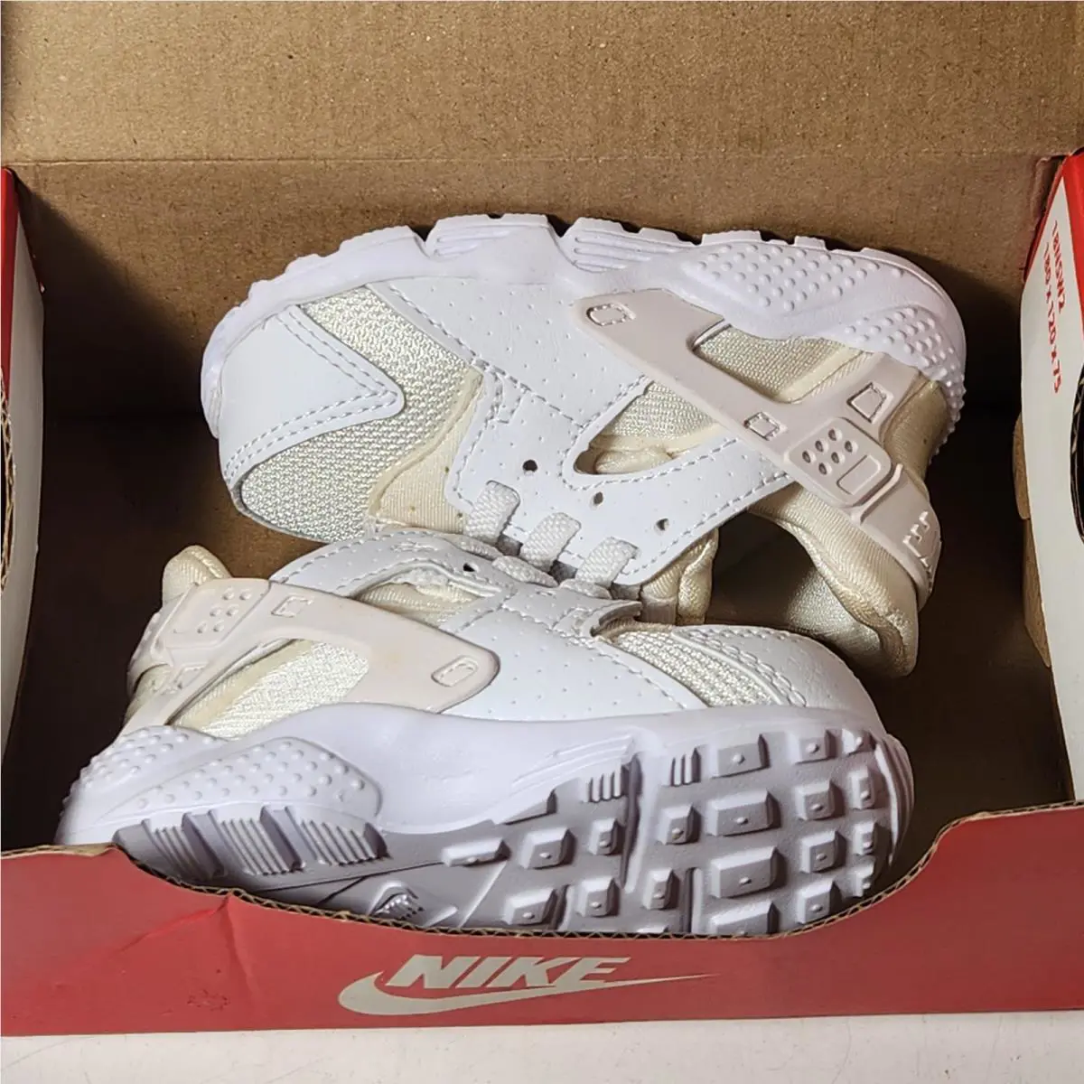 Nike shoes - Nike Huarache Run - Huarache Run - White (UPC: 0826215529989) 1