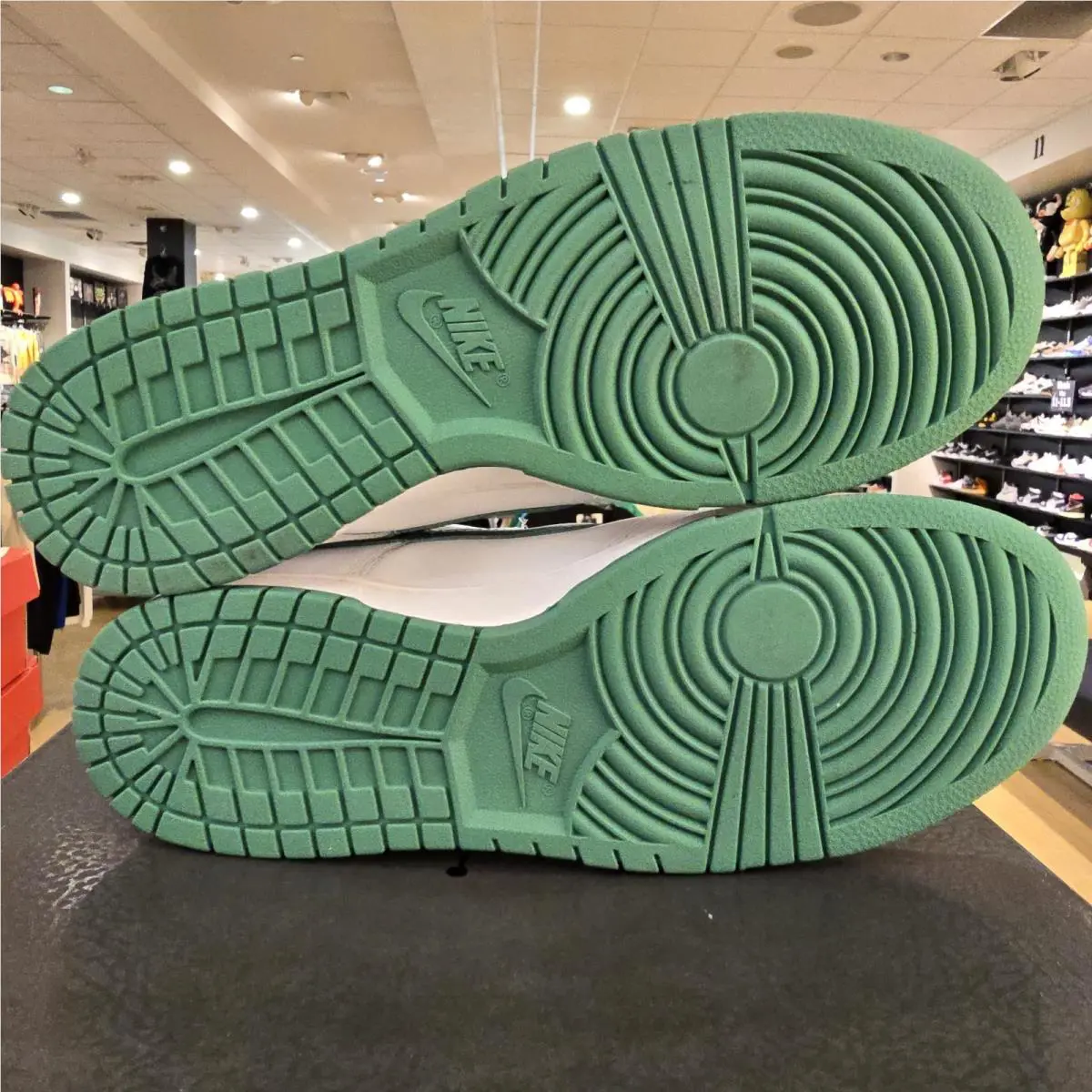 Nike shoes - Green 3