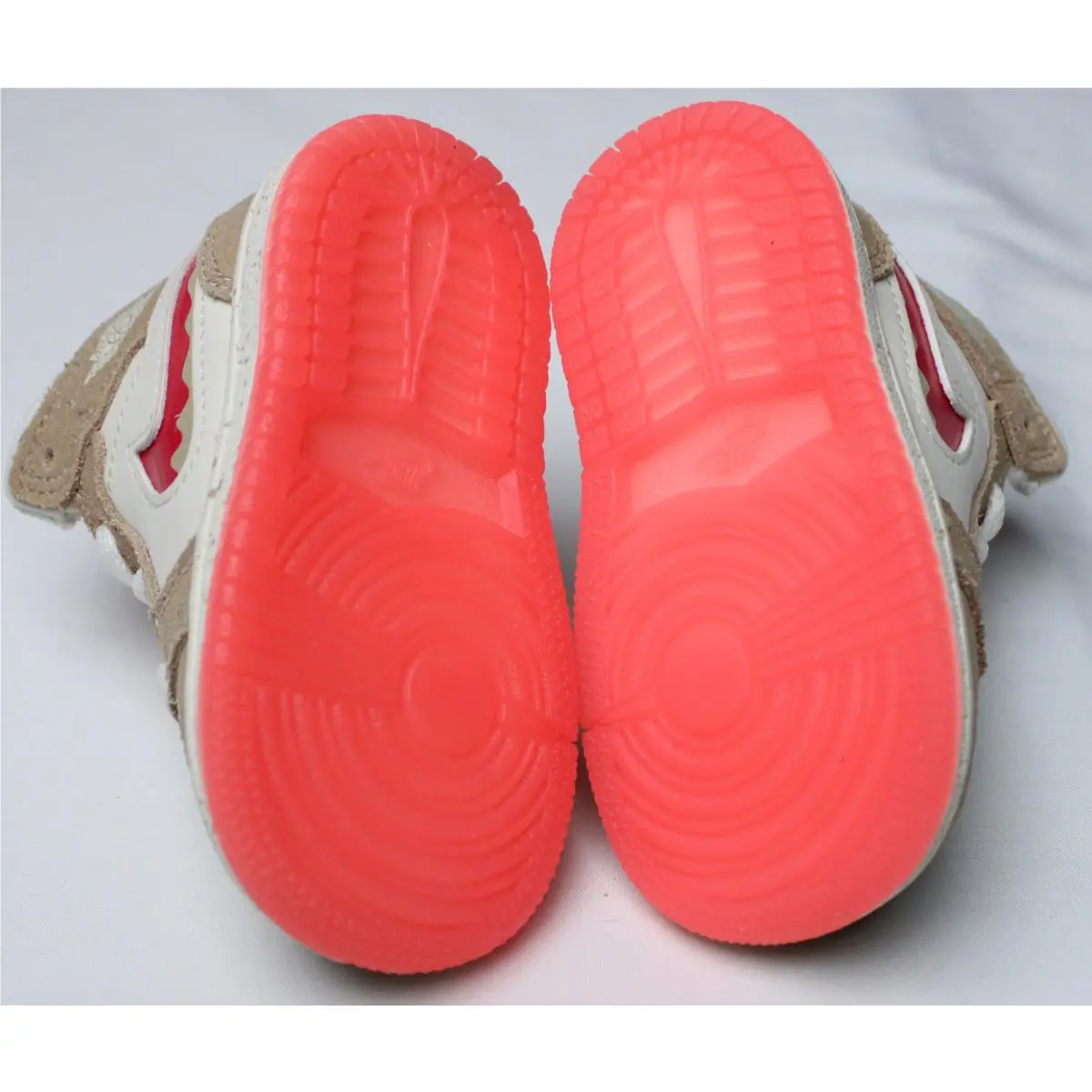 Nike shoes - Air Jordan 1 - Air - HJ5959-206 - Beige 3