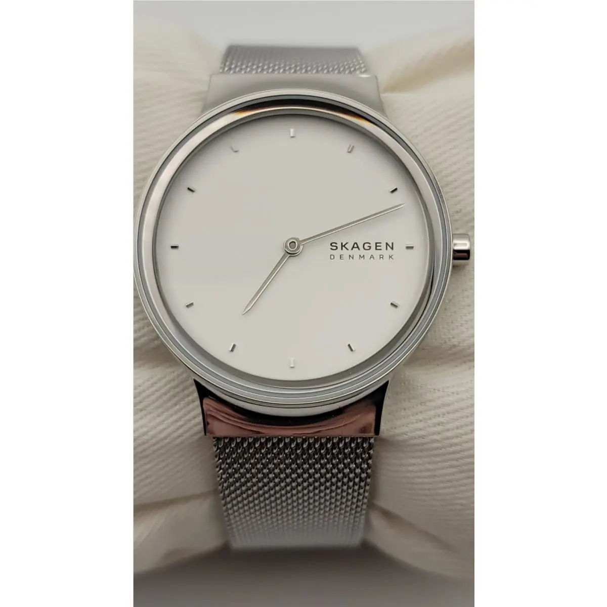Skagen SKW2823 Freja 34mm Milanese Mesh Band Silver Tone Watch Fresh Battery Box
