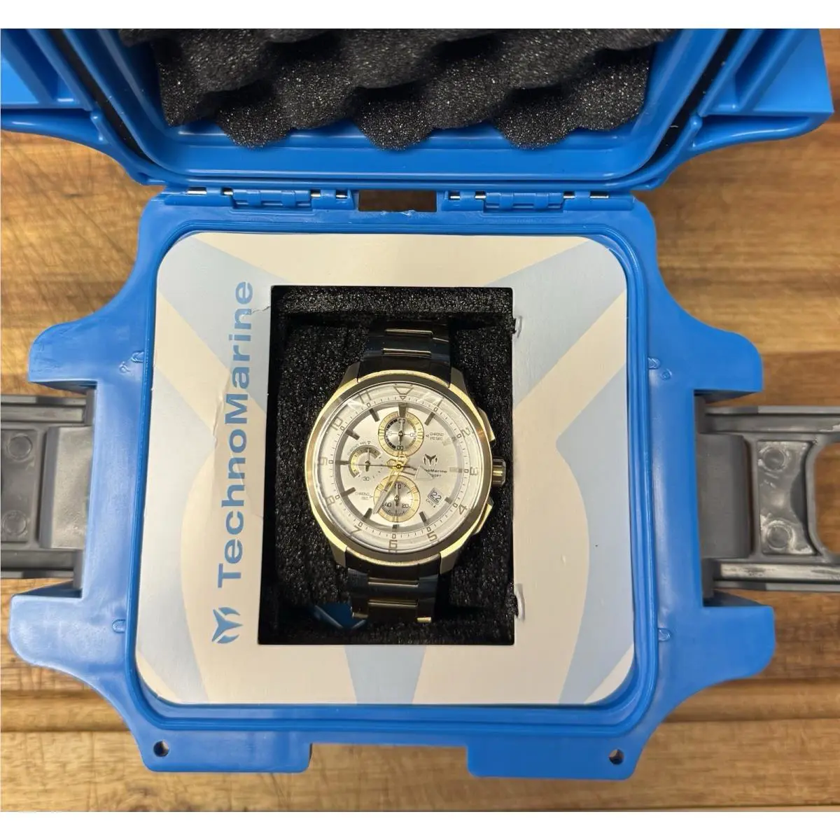 318118 Technomarine Men`s Watch 44mm Silver Dial Comes in Blue Shockproof Box
