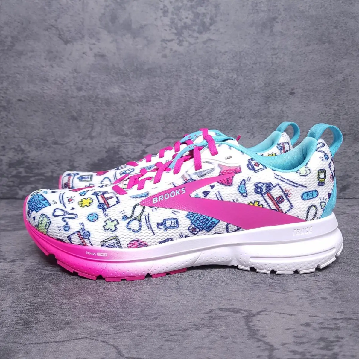 Brooks Trace 4 Hero Medical Nurse Running Shoes Womens Size 7 Wide White Pink