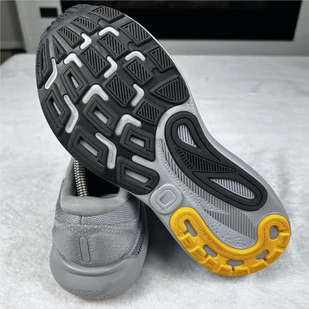 Brooks shoes - Adrenaline GTS 24 - Adrenaline GTS - 110437 1D 084 - Grey (UPC: 0195394533347) 11