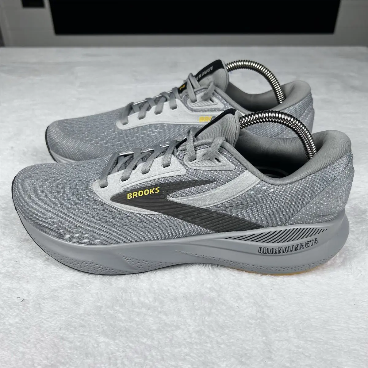 Brooks shoes - Adrenaline GTS 24 - Adrenaline GTS - 110437 1D 084 - Grey (UPC: 0195394533347) 1