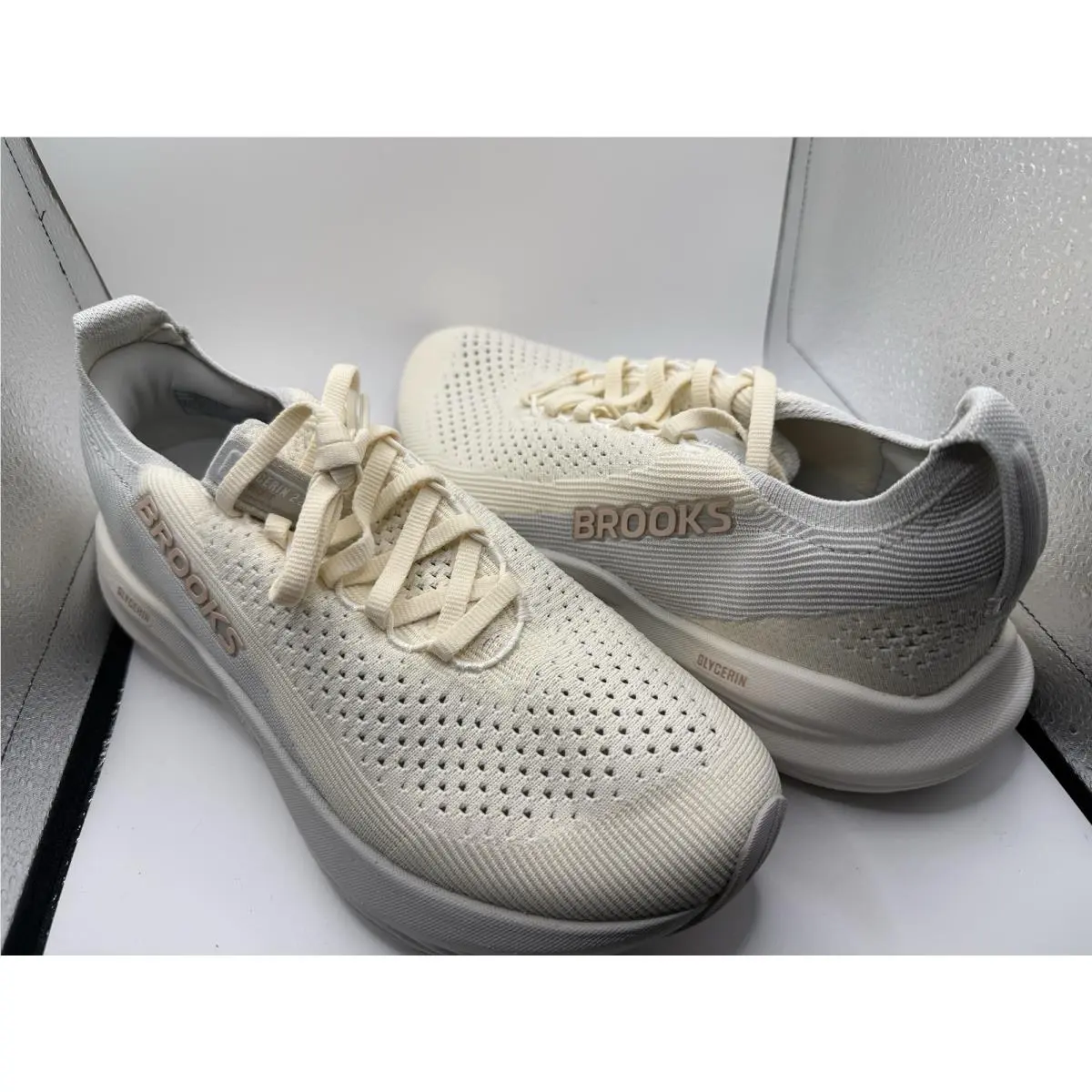 Brooks Women`s Glycerin Stealthfit 22 Neutral Running Shoe 8.5 - Coconut/Oyster/Rose
