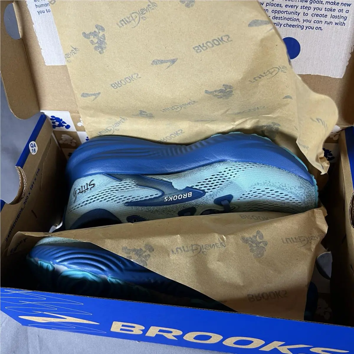 Brooks shoes - Brooks Run Disney 2025 GTS 24 - Blue 1