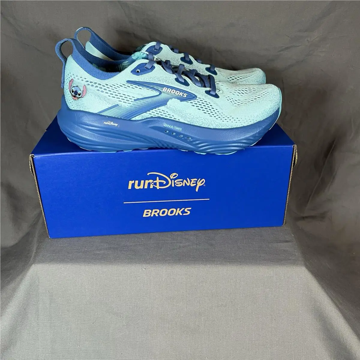 Brooks shoes - Brooks Run Disney 2025 GTS 24 - Blue 5