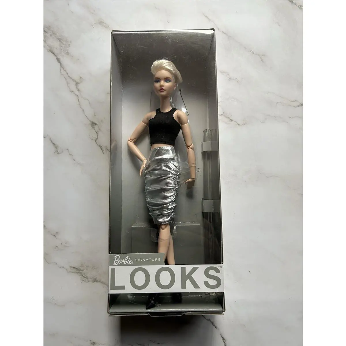 2021 Barbie Signature Looks 8 Barbie Doll - Articulated Made To Move Body