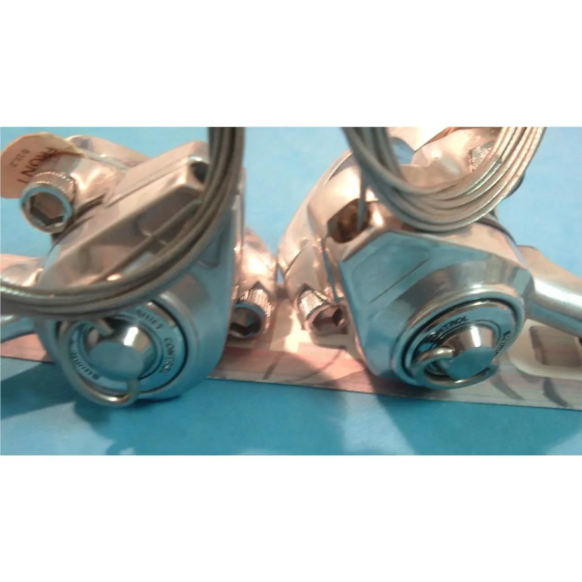 Shimano  - Deore XT M700 - Deore - SL-M700 - Silver 2