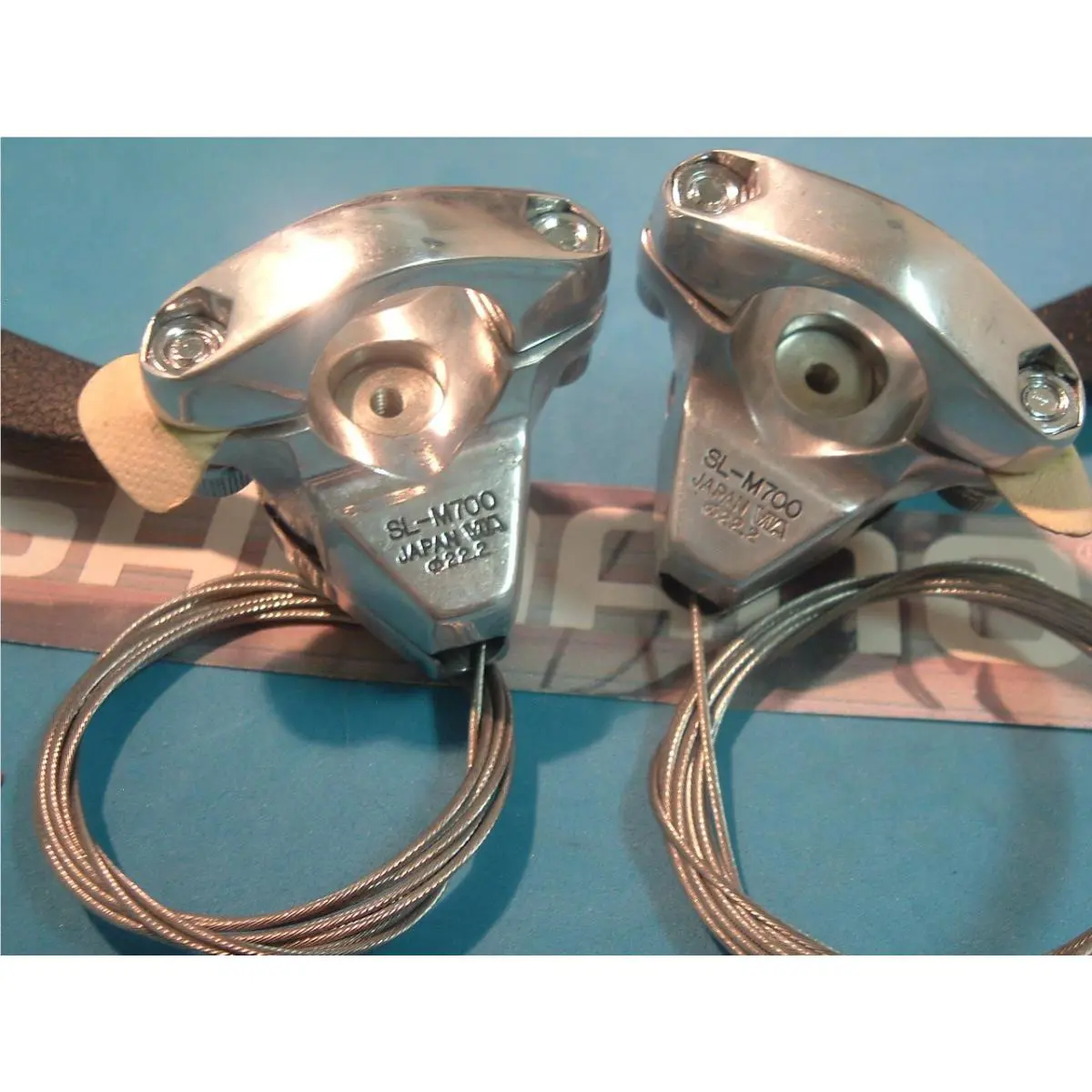 Shimano  - Deore XT M700 - Deore - SL-M700 - Silver 3