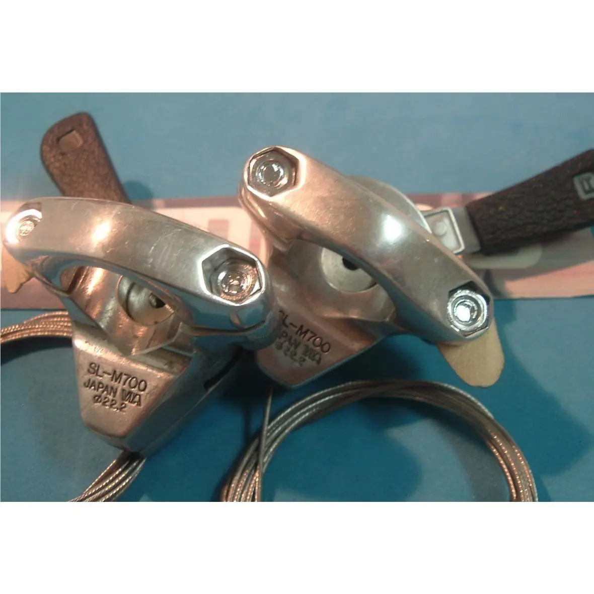 Shimano  - Deore XT M700 - Deore - SL-M700 - Silver 5