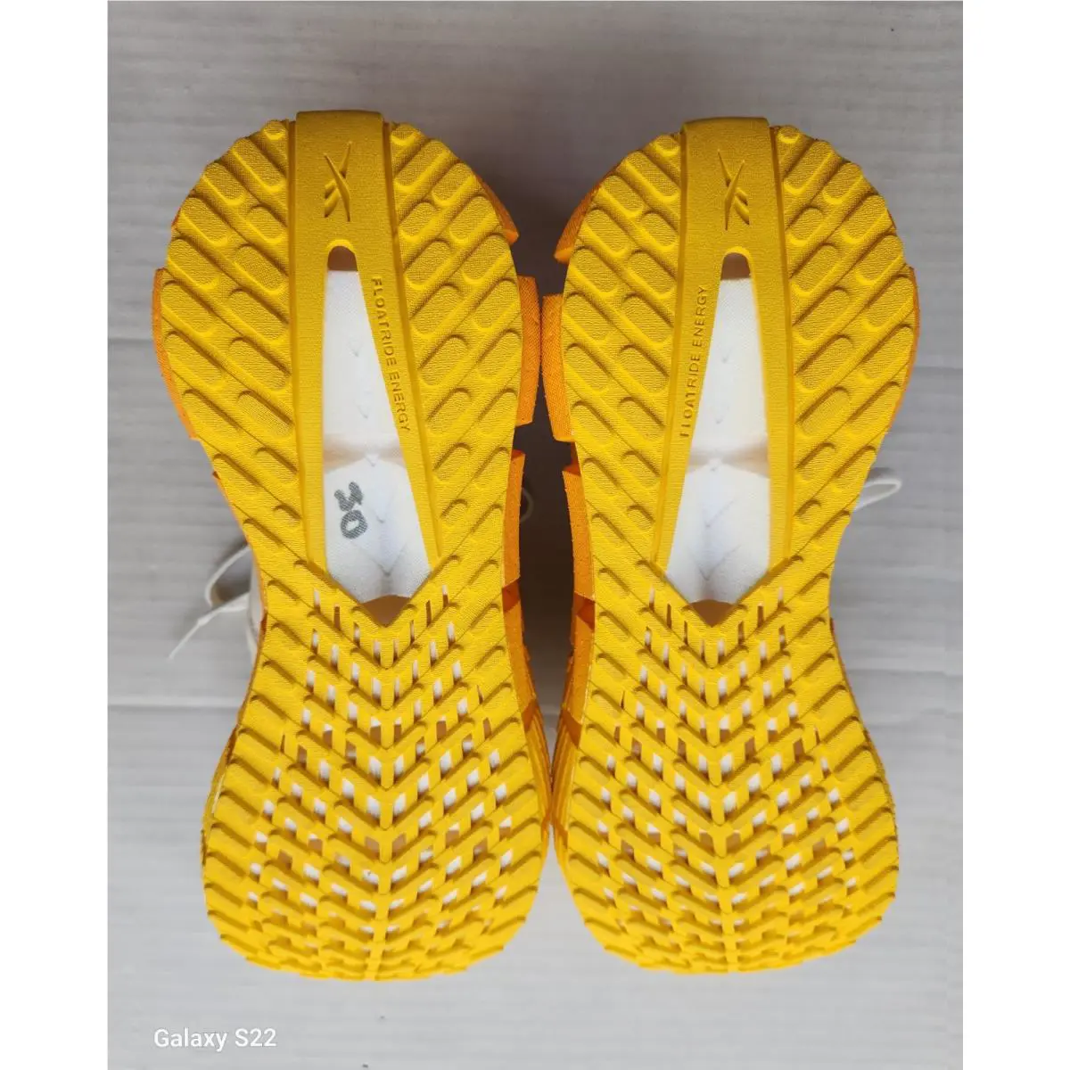 Reebok shoes - Reebok FloatZig - FloatZig - White & Yellow 19