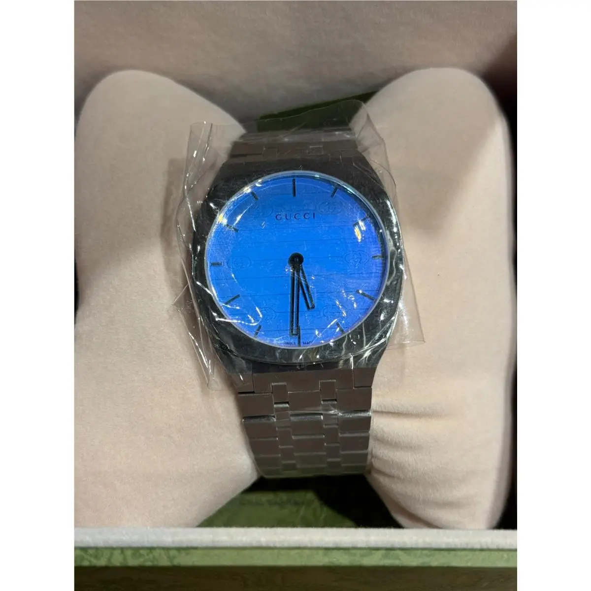 Gucci 25H YA163408 38mm Quartz Watch – Dark Blue Unisex Stainless Steel Bracelet