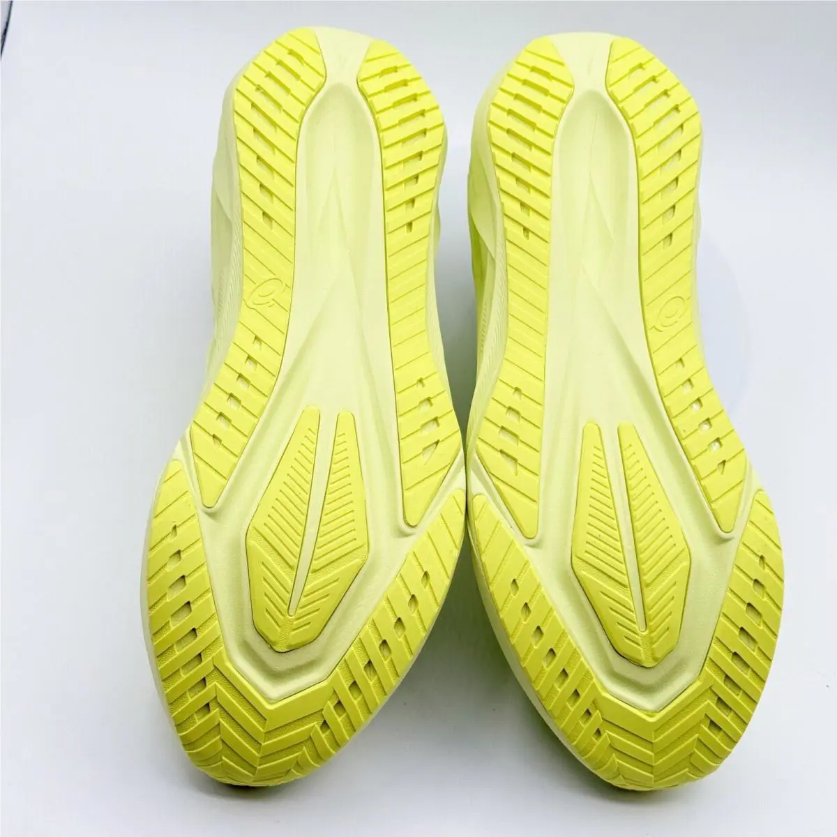 Asics shoes - Novablast 5 Lite-Show - Novablast - 1011C032-750 - Yellow (UPC: 197298582926) 1
