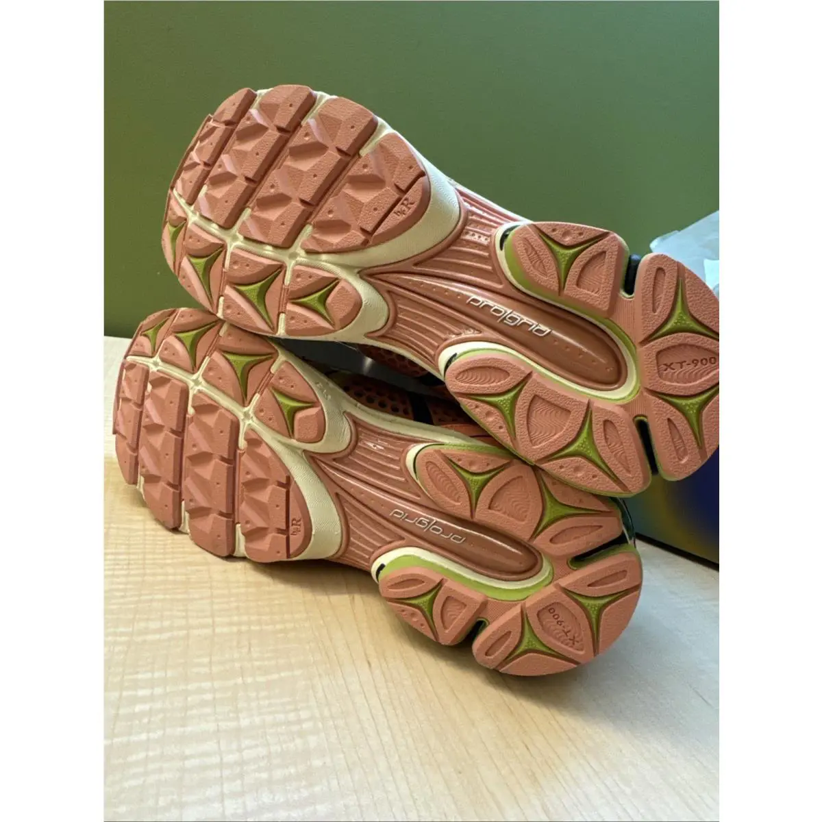 Saucony shoes - Jae Tips x Saucony ProGrid Triumph 4 - S70966-2 - Pink 9