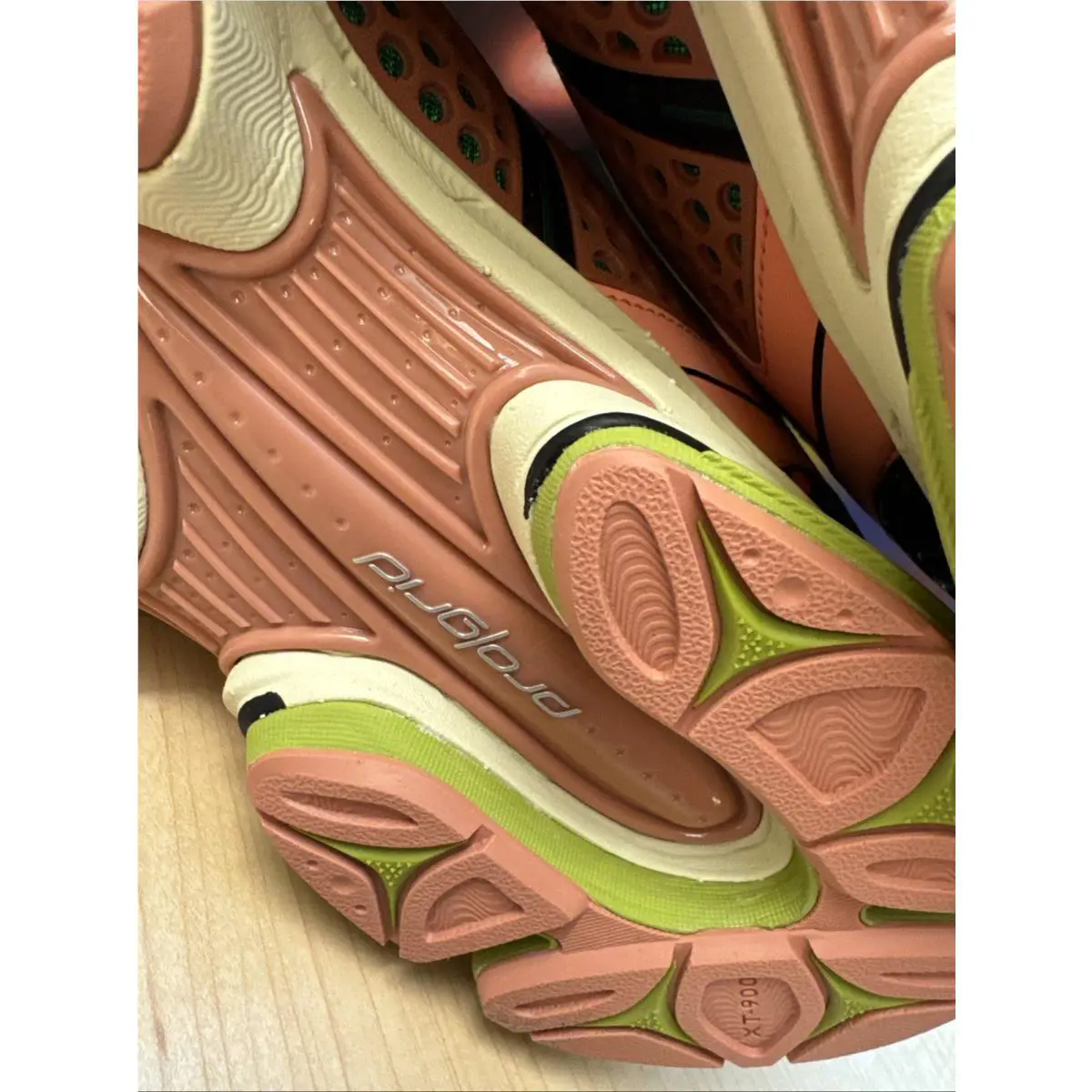 Saucony shoes - Jae Tips x Saucony ProGrid Triumph 4 - S70966-2 - Pink 10