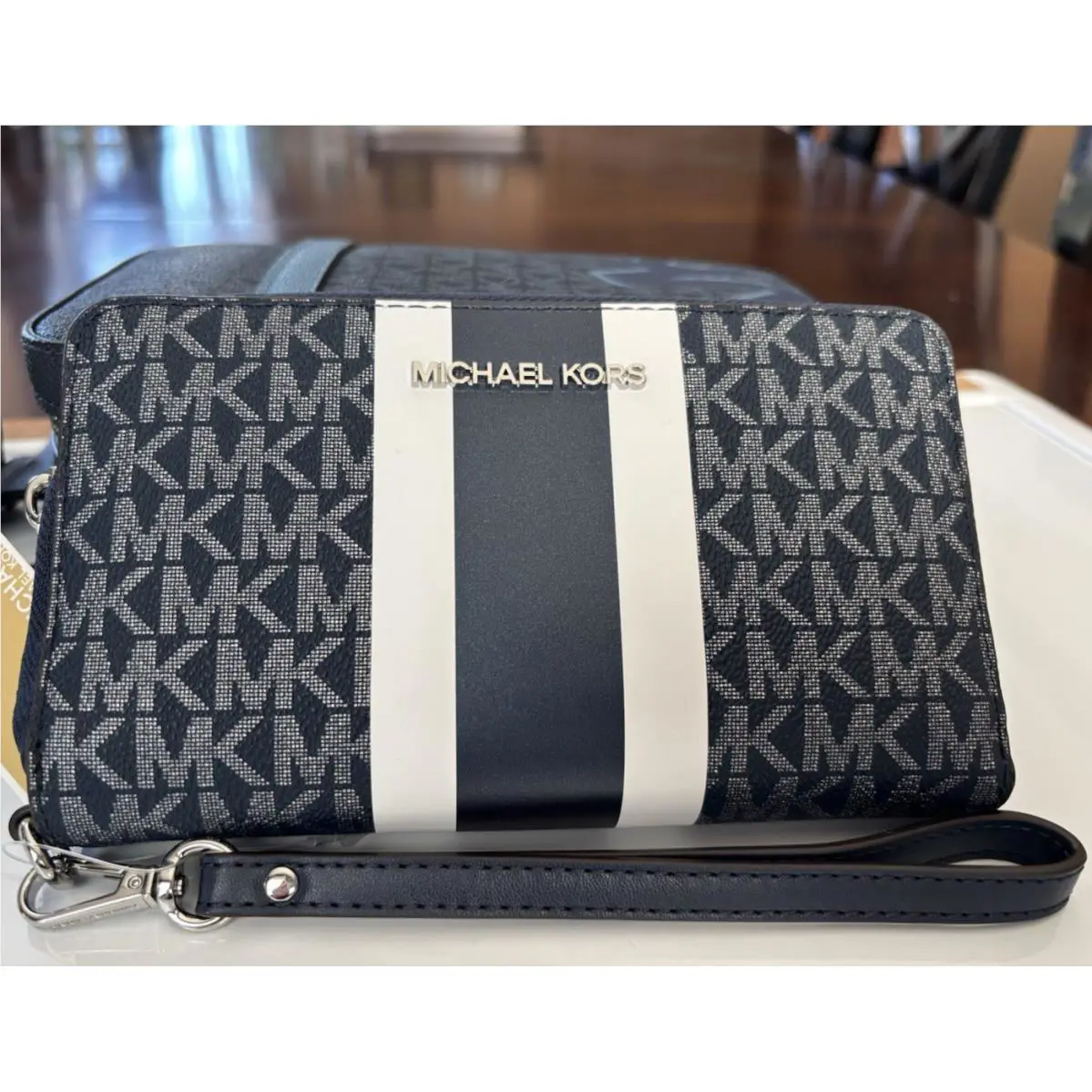 Michael Kors Jet Set Travel MK Flat Multifunction Phone Wallet Wristlet Navy