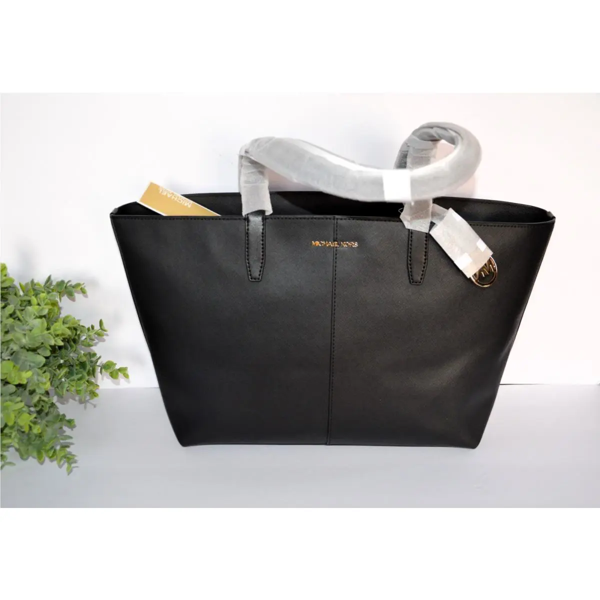 Michael Kors Jet Set Travel Medium Zip Black Saffiano Tote Purse