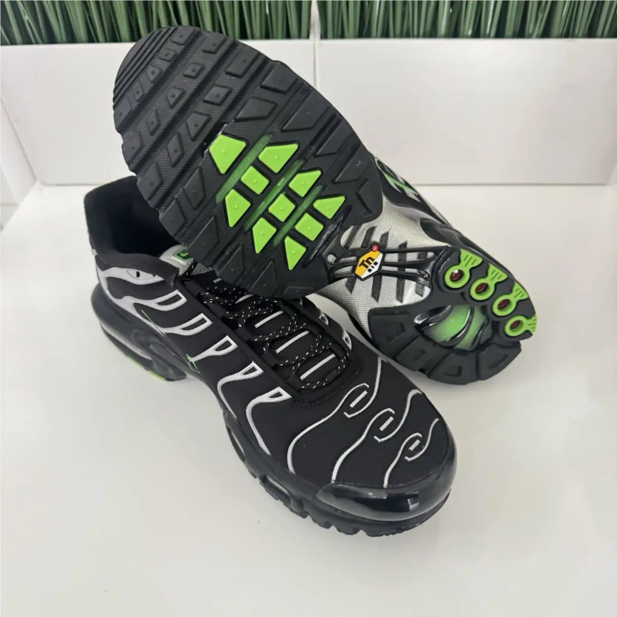 Nike shoes - Nike Air Max Plus TN - Black 5