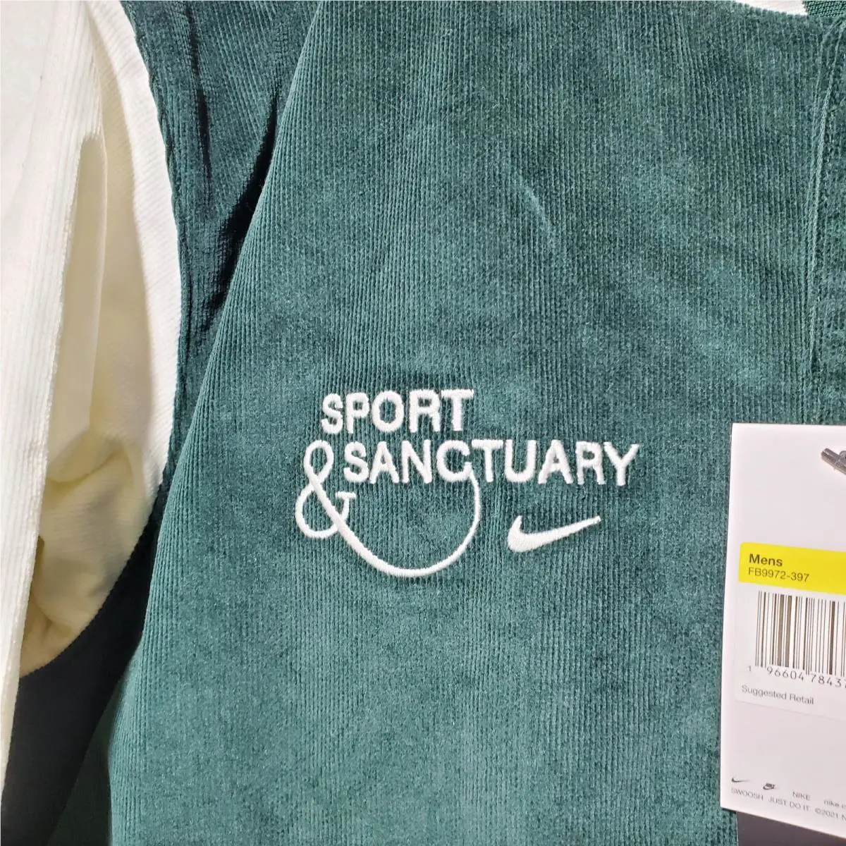 Nike clothing - Nike FB9972-397 - Green 1