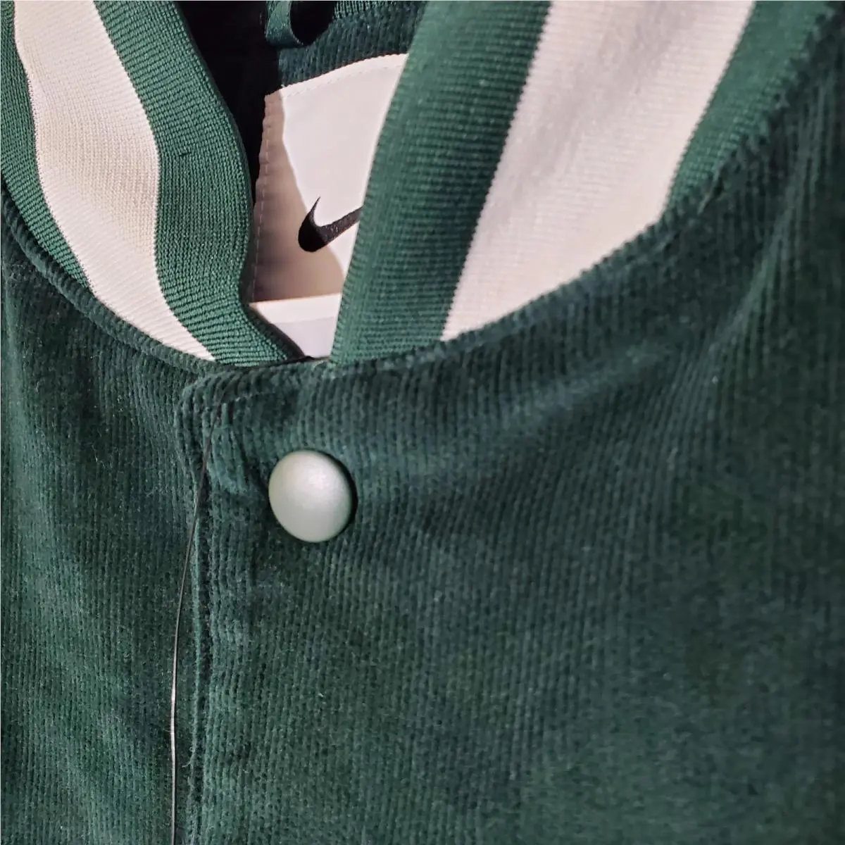 Nike clothing - Nike FB9972-397 - Green 3