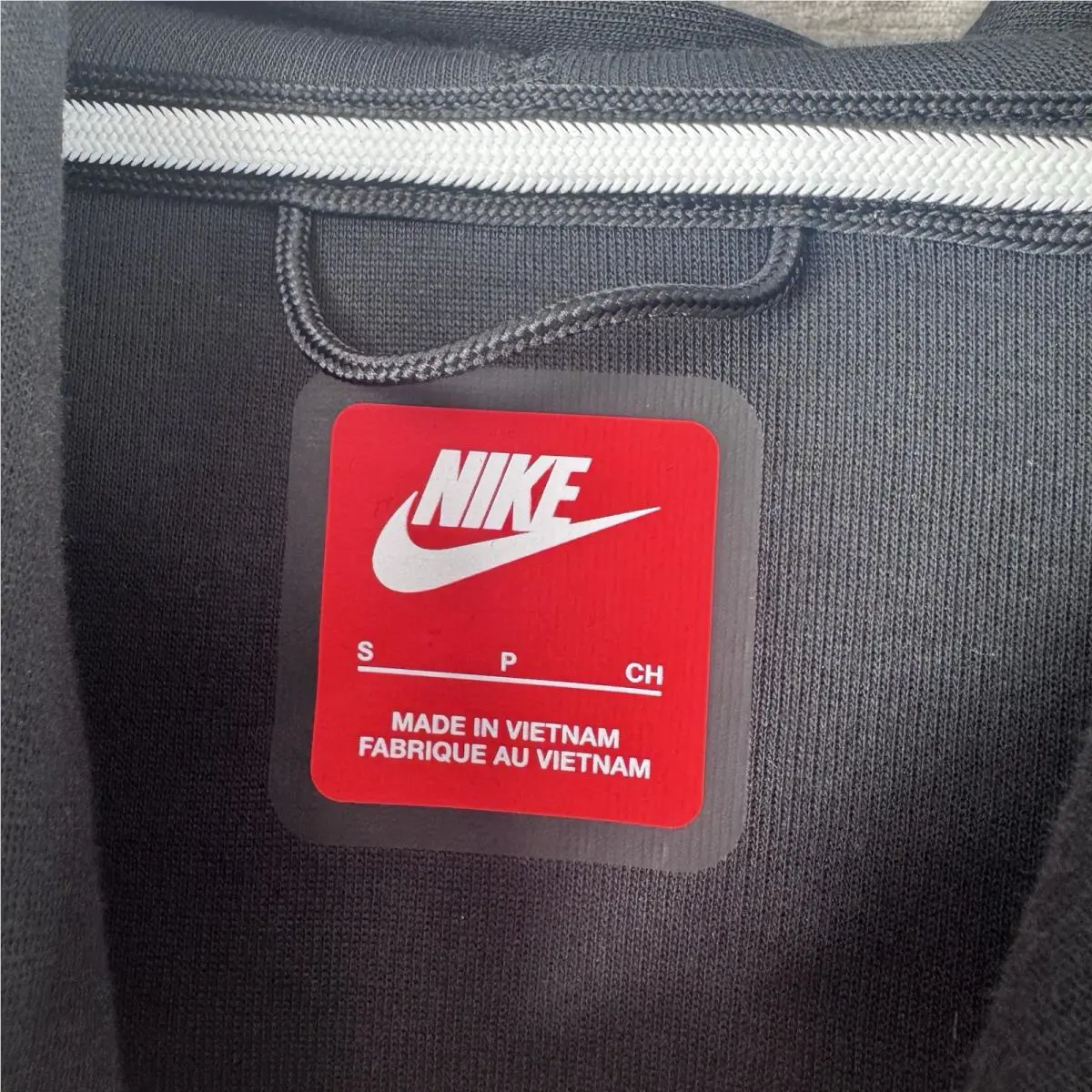 Nike clothing - Black (UPC: 0198485028135) 1