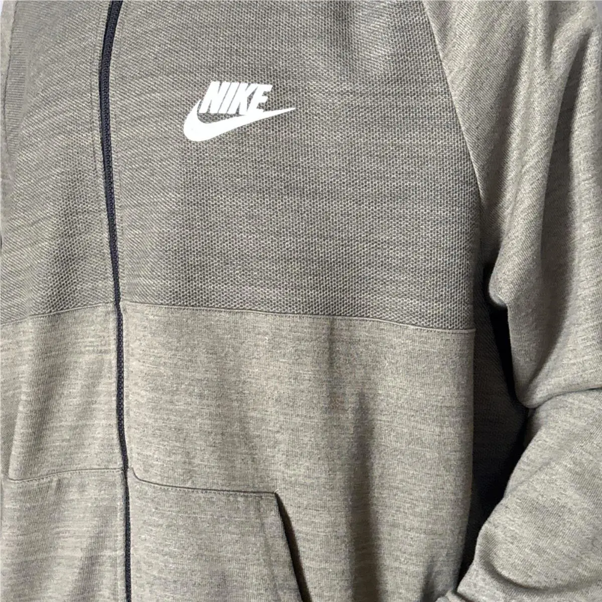 Nike clothing - Green (UPC: 0887225635541) 0