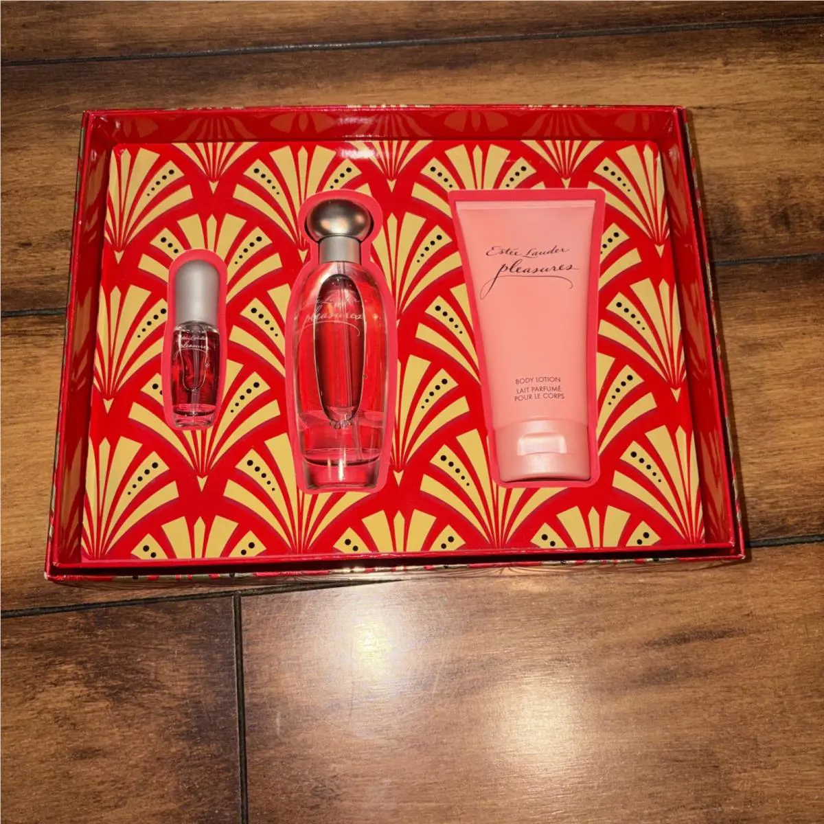 Estee Lauder Pleasures Joyful Spell Set edp1.7oz+0.14oz+2.5oz Lotion Reina X