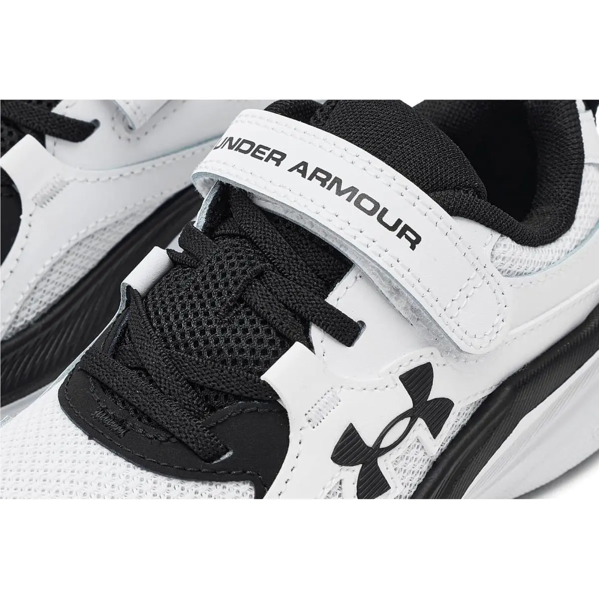 Under Armour shoes - Black/Black/Metallic Silver 32