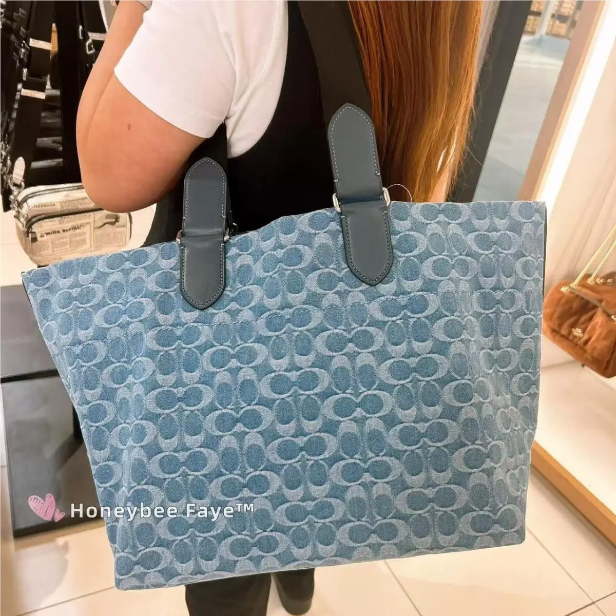 Coach Men`s Small Tour Tote Bag In Signature Denim CDF24/CDC48/CDQ74