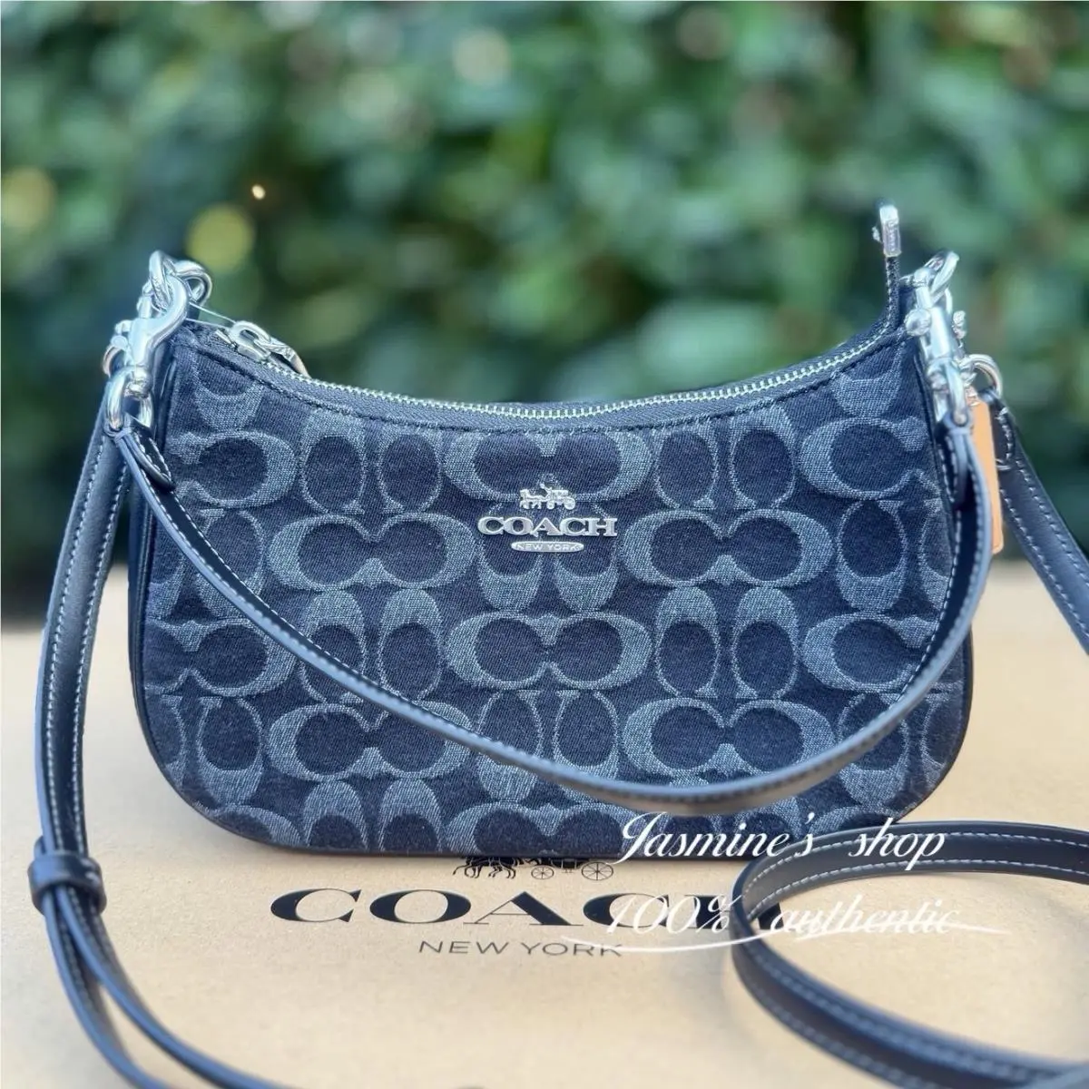 Coach Teri Shoulder Bag In Signature Denim Silver/black CDE43