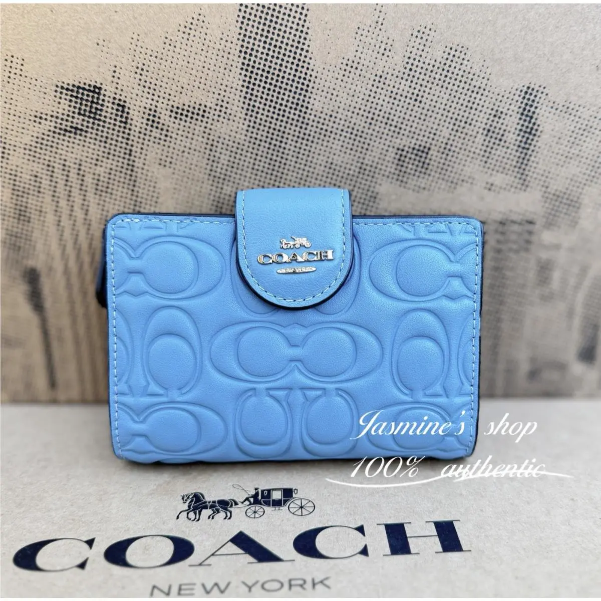 Medium Corner Zip Walletin Signature Leather CZ341 Gold/azure by Coach